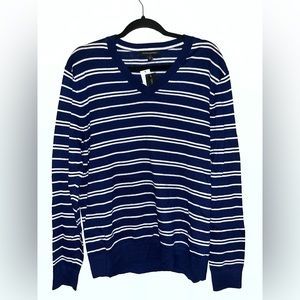 BRAND NEW, w/ Tags, Banana Republic V-Neck, Medium.